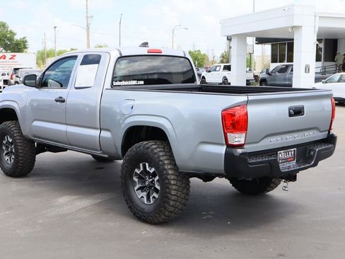 Used 2020 Toyota Tacoma SR image 6