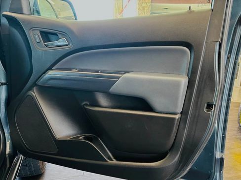 Used 2019 Chevrolet Colorado Z71 AWD/4WD image 35