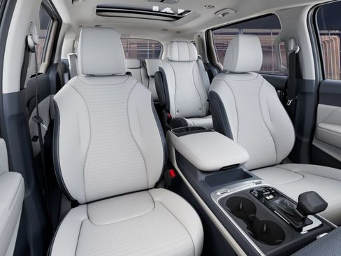 New 2025 Kia Carnival SX Prestige FWD image 15