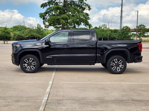 Used 2024 GMC Sierra 1500 AT4 w/ Technology Package AWD/4WD image 4