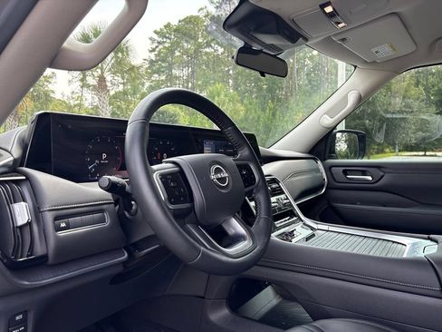Used 2025 Nissan Armada SV RWD image 5