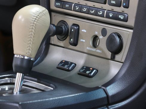 Used 2005 Ford Thunderbird image 64