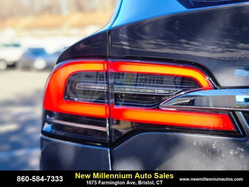 Used 2019 Tesla Model X Performance image 10