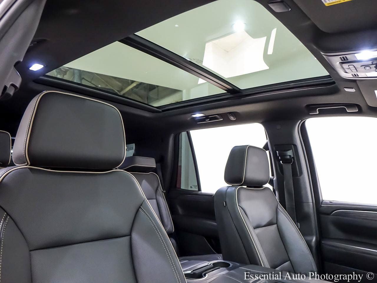 Used 2023 GMC Yukon SLT w/ SLT Luxury Package AWD/4WD image 34