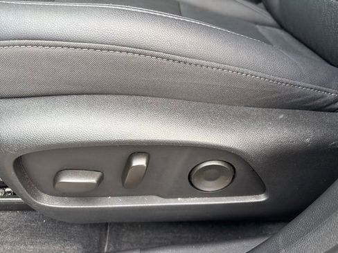 Used 2025 Chevrolet Equinox LT w/ Convenience Package II image 24