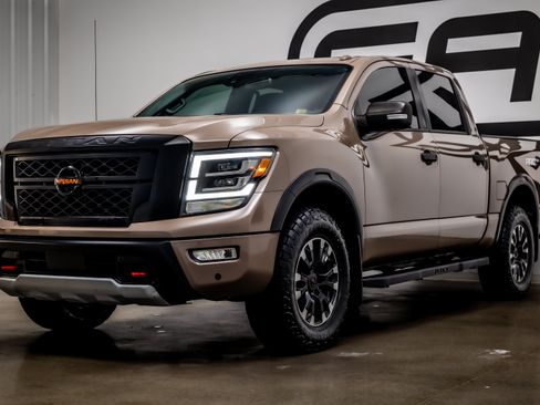 Used 2020 Nissan Titan PRO-4X w/ Pro-4x Convenience Package AWD/4WD image 29