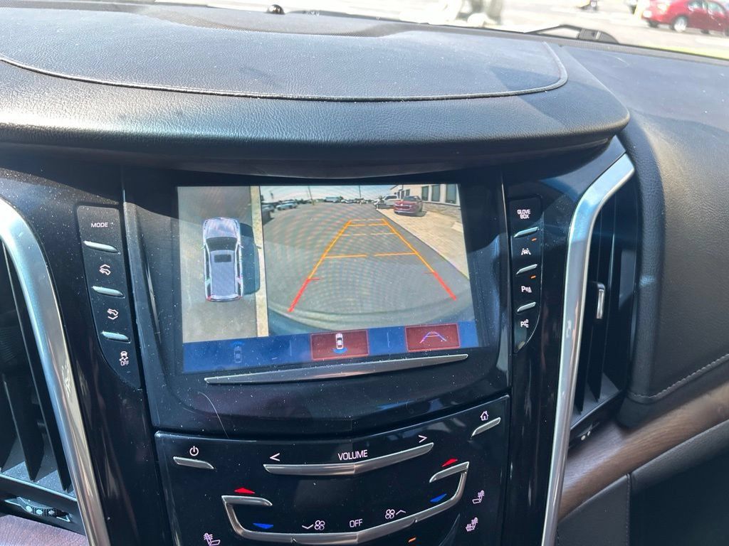 Used 2020 Cadillac Escalade Luxury AWD/4WD image 32