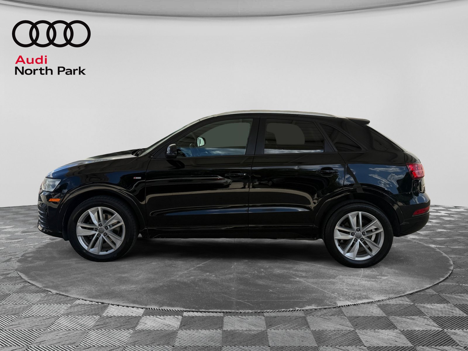 Used 2018 Audi Q3 2.0T Premium FWD image 2