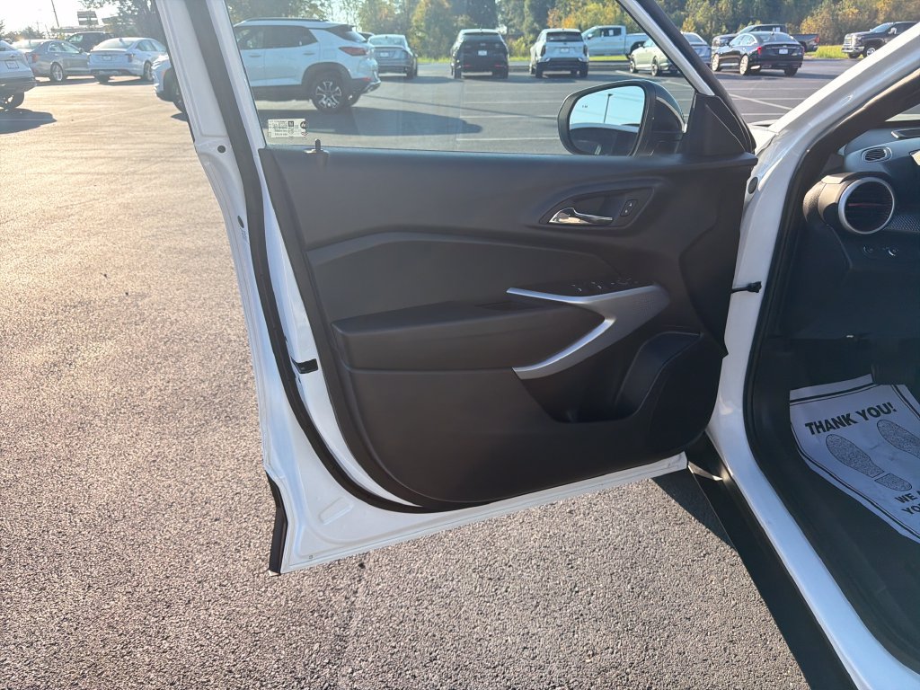 Used 2025 Chevrolet Trax RS w/ Driver Confidence Package FWD image 11