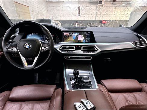Used 2023 BMW X5 xDrive40i w/ Parking Assistance Package AWD/4WD image 17
