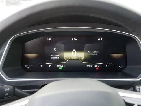 Certified 2024 Volkswagen Tiguan SE R-Line image 27