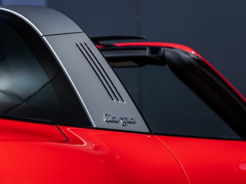 Certified 2019 Porsche 911 Targa 4S image 17