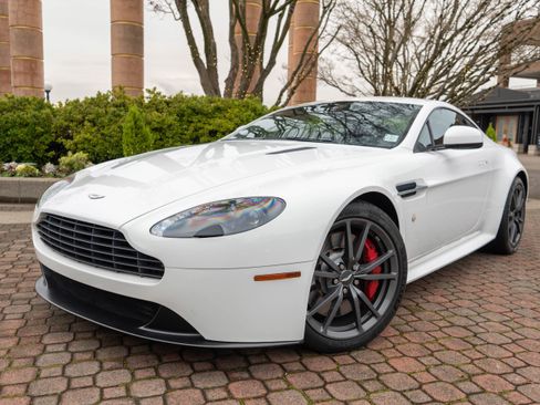 Used 2015 Aston Martin V8 Vantage GT image 35