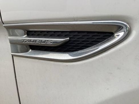Used 2013 Ford Taurus SE FWD image 10