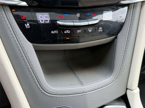 Used 2020 Cadillac XT6 Premium Luxury image 28