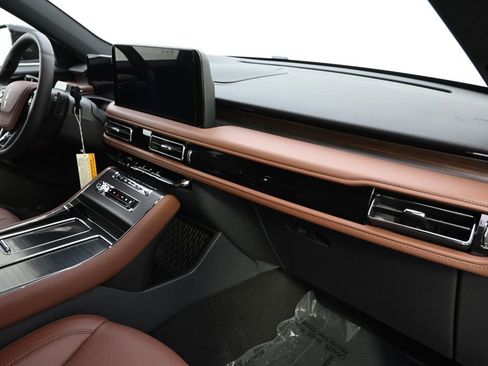 New 2026 Lincoln Aviator Reserve w/ Jet Appearance Package AWD/4WD image 15