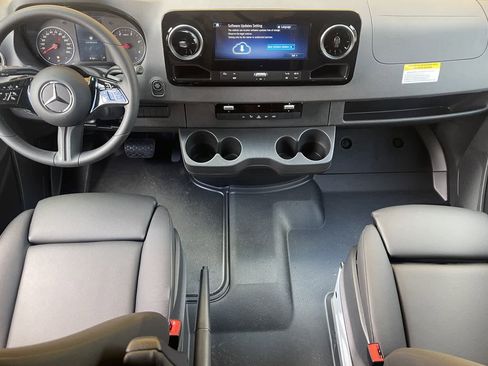 New 2025 Mercedes-Benz Sprinter 2500 image 9