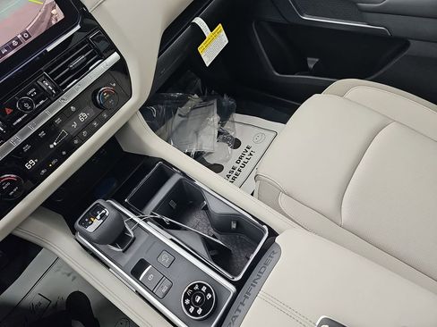 New 2026 Nissan Pathfinder SL image 29