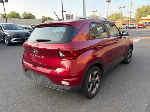 Used 2023 Hyundai Venue SEL FWD image 5