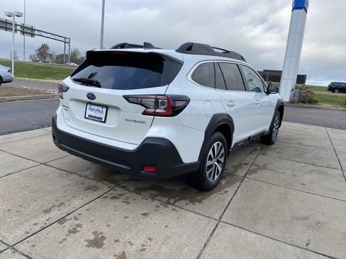 Used 2023 Subaru Outback Premium image 10