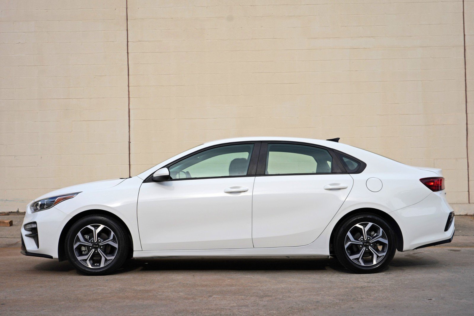 Used 2019 Kia Forte LXS FWD image 8