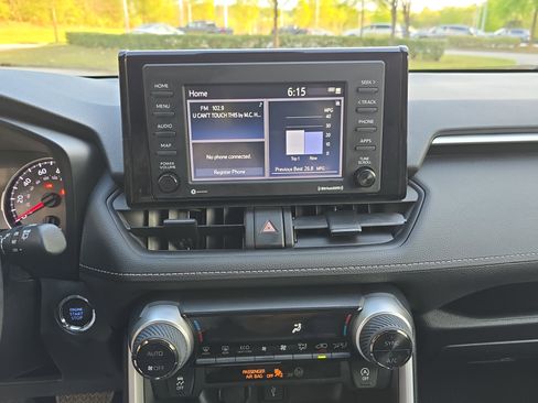 Used 2022 Toyota RAV4 XLE image 19