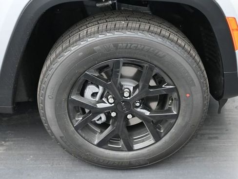 New 2025 Jeep Grand Cherokee Laredo image 41