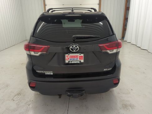 Used 2019 Toyota Highlander AWD V6 image 3