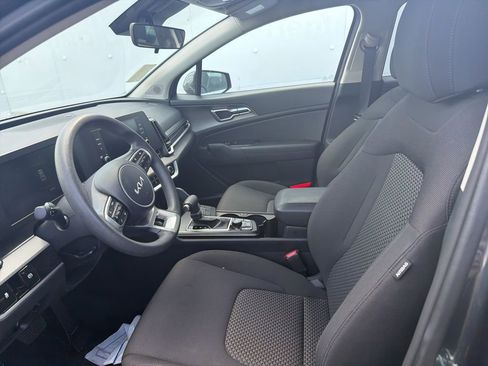 Used 2025 Kia Sportage LX FWD image 2