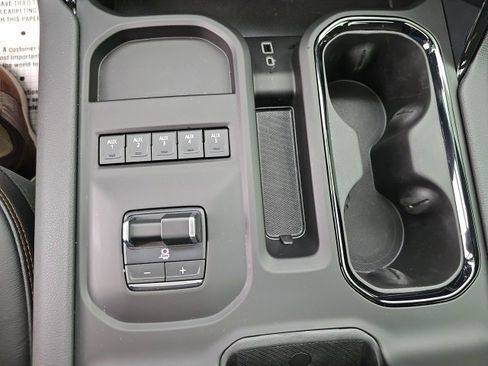 Used 2025 GMC Sierra 2500 AT4 w/ AT4 Premium Plus Package image 28