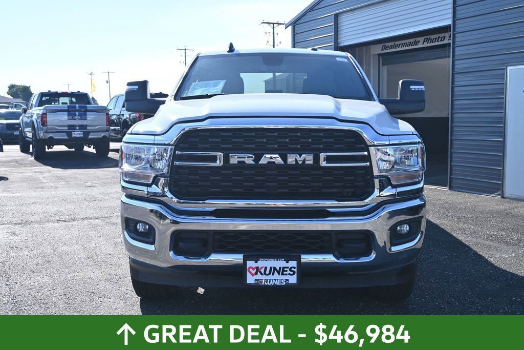 Used 2024 RAM 3500 Big Horn AWD/4WD image 15