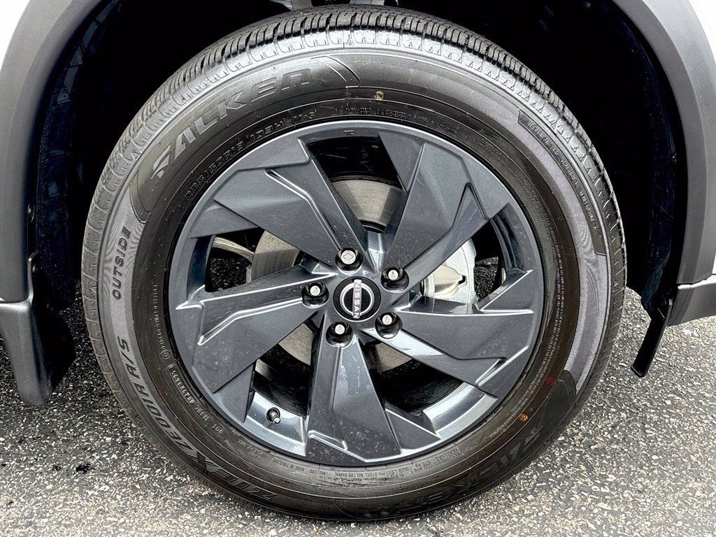 Certified 2026 Nissan Rogue SV w/ Cold Weather Package FWD image 33