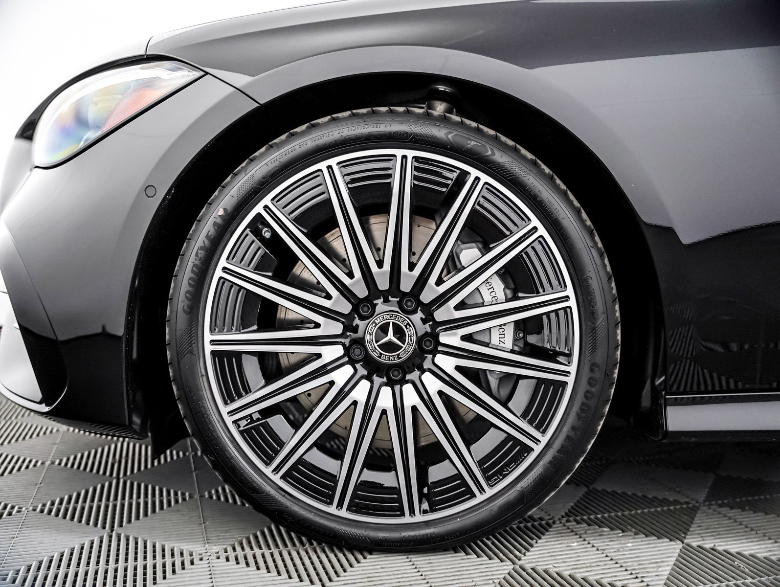 New 2026 Mercedes-Benz CLE 450 4MATIC Coupe image 4