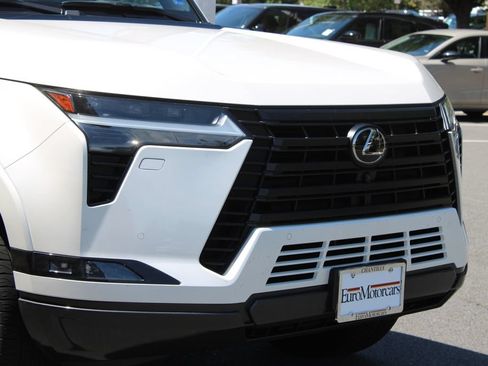 Used 2024 Lexus GX 550 w/ Accessory Package (Z1) AWD/4WD image 3