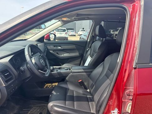 Used 2024 Nissan Rogue SV w/ SV Premium Package AWD/4WD image 16