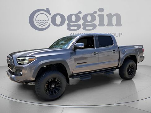 Used 2021 Toyota Tacoma TRD Off-Road w/ TRD Premium Off Road Package AWD/4WD image 1