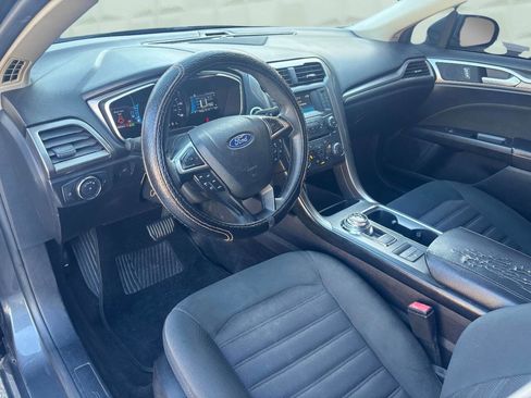 Used 2018 Ford Fusion SE image 11