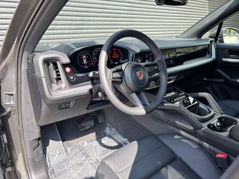 Certified 2026 Porsche Cayenne AWD/4WD image 4