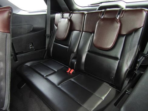 Used 2020 Ford Explorer Platinum w/ Premium Technology Package AWD/4WD image 36