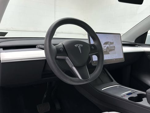 Used 2023 Tesla Model Y Long Range image 10
