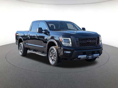 Used 2024 Nissan Titan PRO-4X w/ Pro-4x Convenience Package image 3