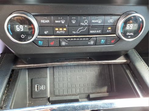Used 2020 Ford Expedition Limited w/ Equipment Group 301A AWD/4WD image 12