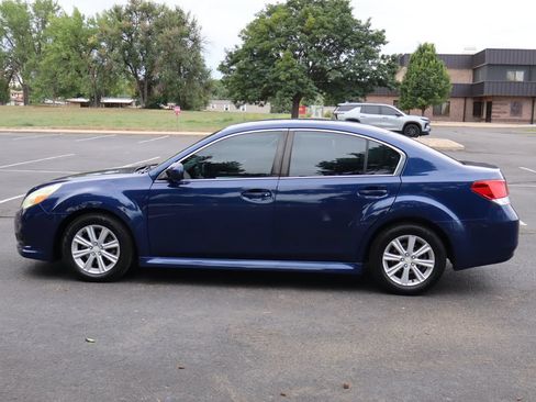 Used 2010 Subaru Legacy 2.5i Premium AWD/4WD image 9