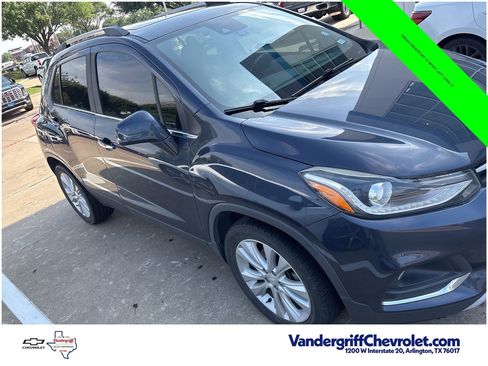 Used 2018 Chevrolet Trax Premier FWD image 2