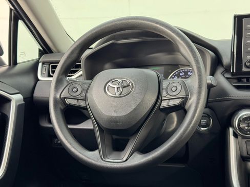 Used 2022 Toyota RAV4 XLE image 18