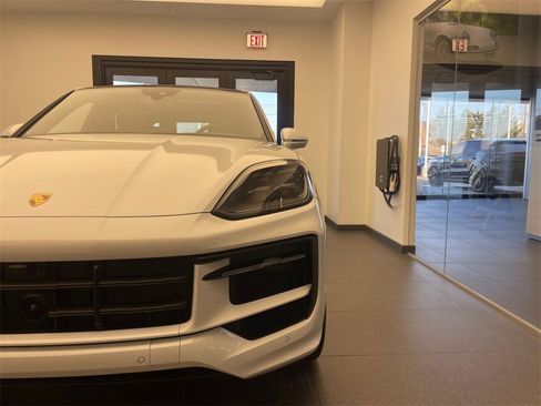 Used 2026 Porsche Cayenne S image 26