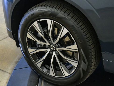 Certified 2025 Volvo XC60 B5 Core AWD/4WD image 10