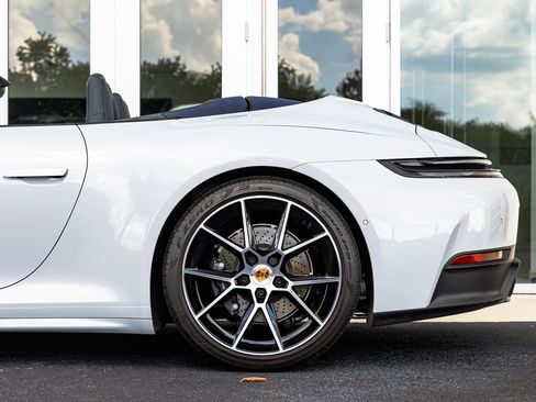 Used 2025 Porsche 911 Carrera image 6