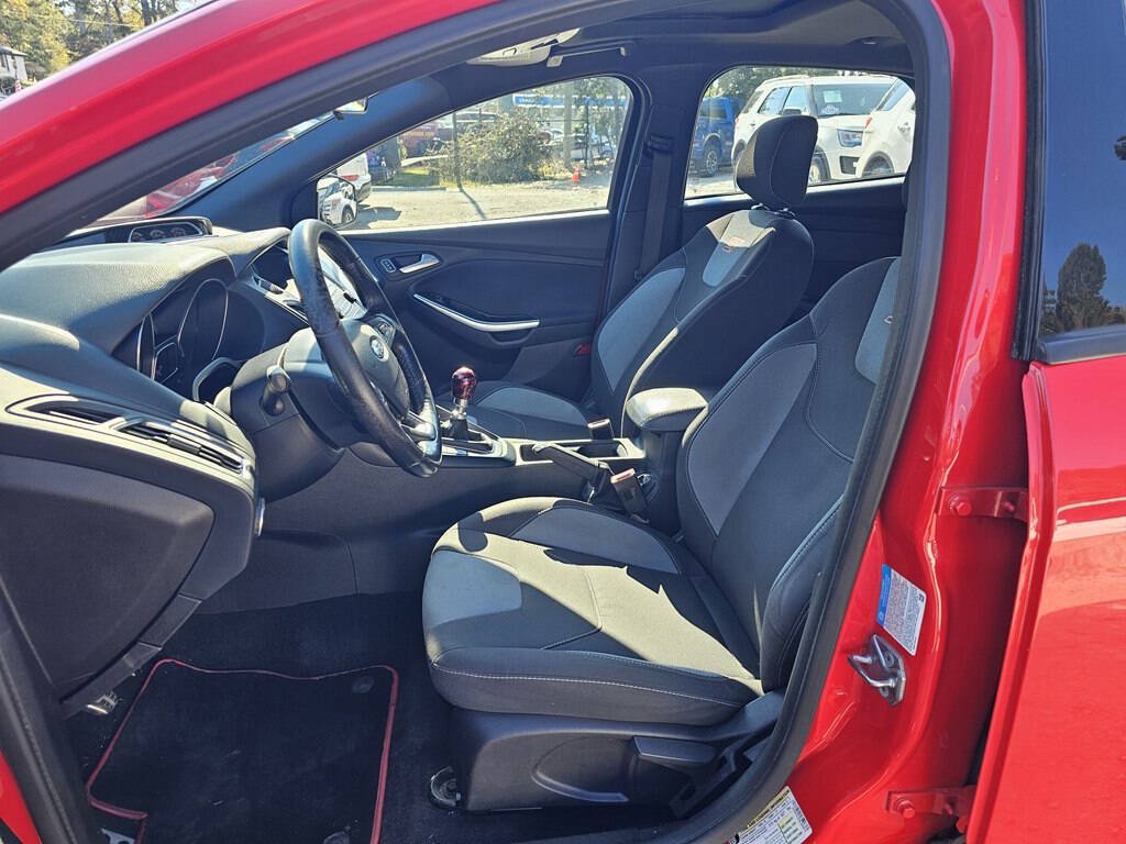 Used 2016 Ford Focus ST FWD image 11