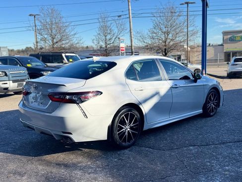 Used 2023 Toyota Camry SE image 6